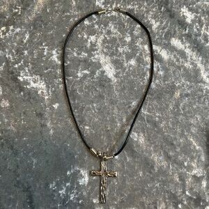 🍓*2/30$ VTG DEADSTOCK CROSS NECKLACE